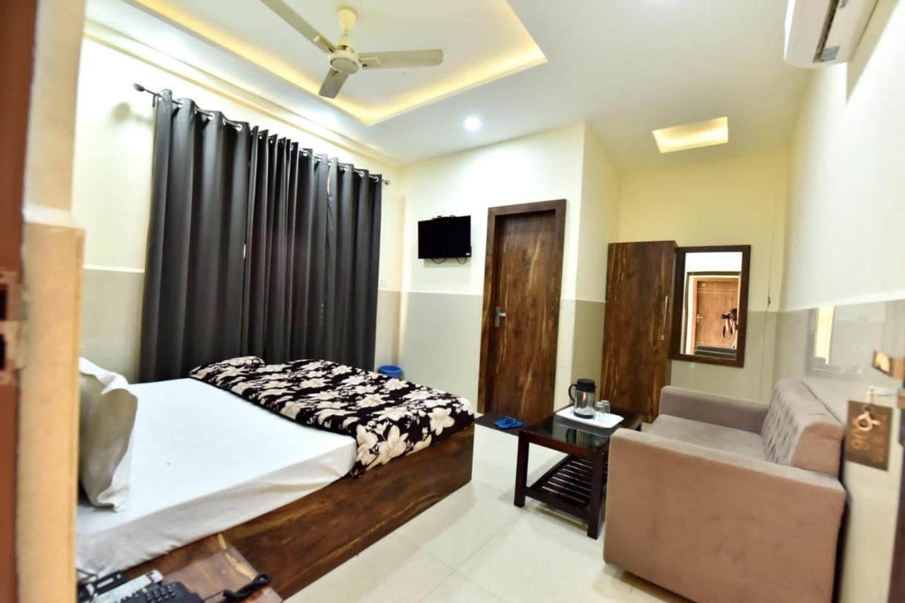 Royal Inn Jammu Buitenkant foto