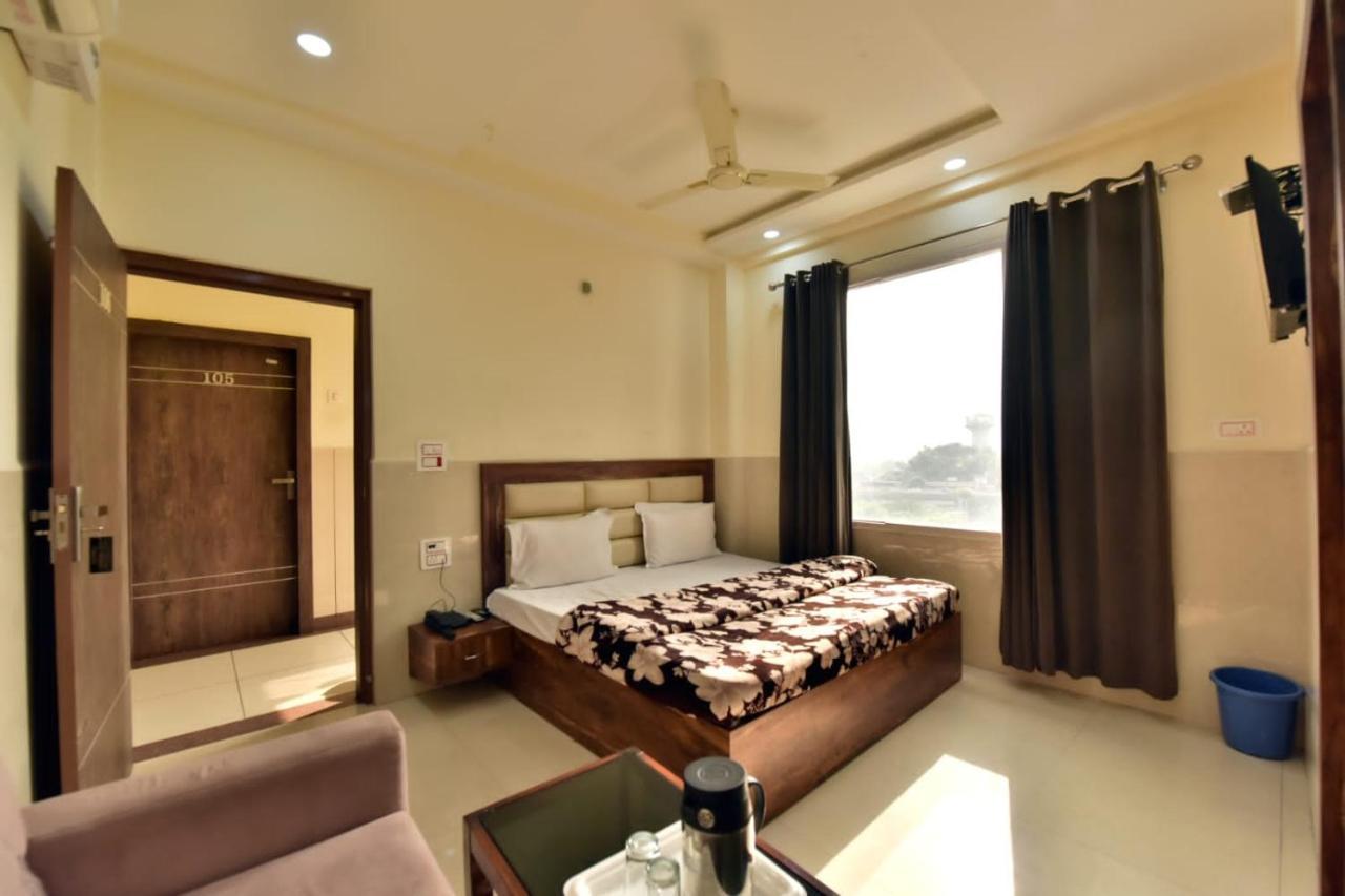 Royal Inn Jammu Buitenkant foto