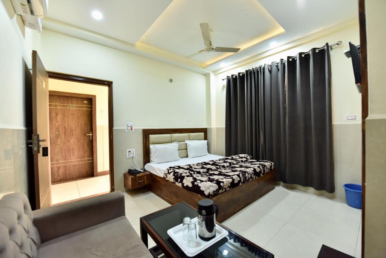 Royal Inn Jammu Buitenkant foto