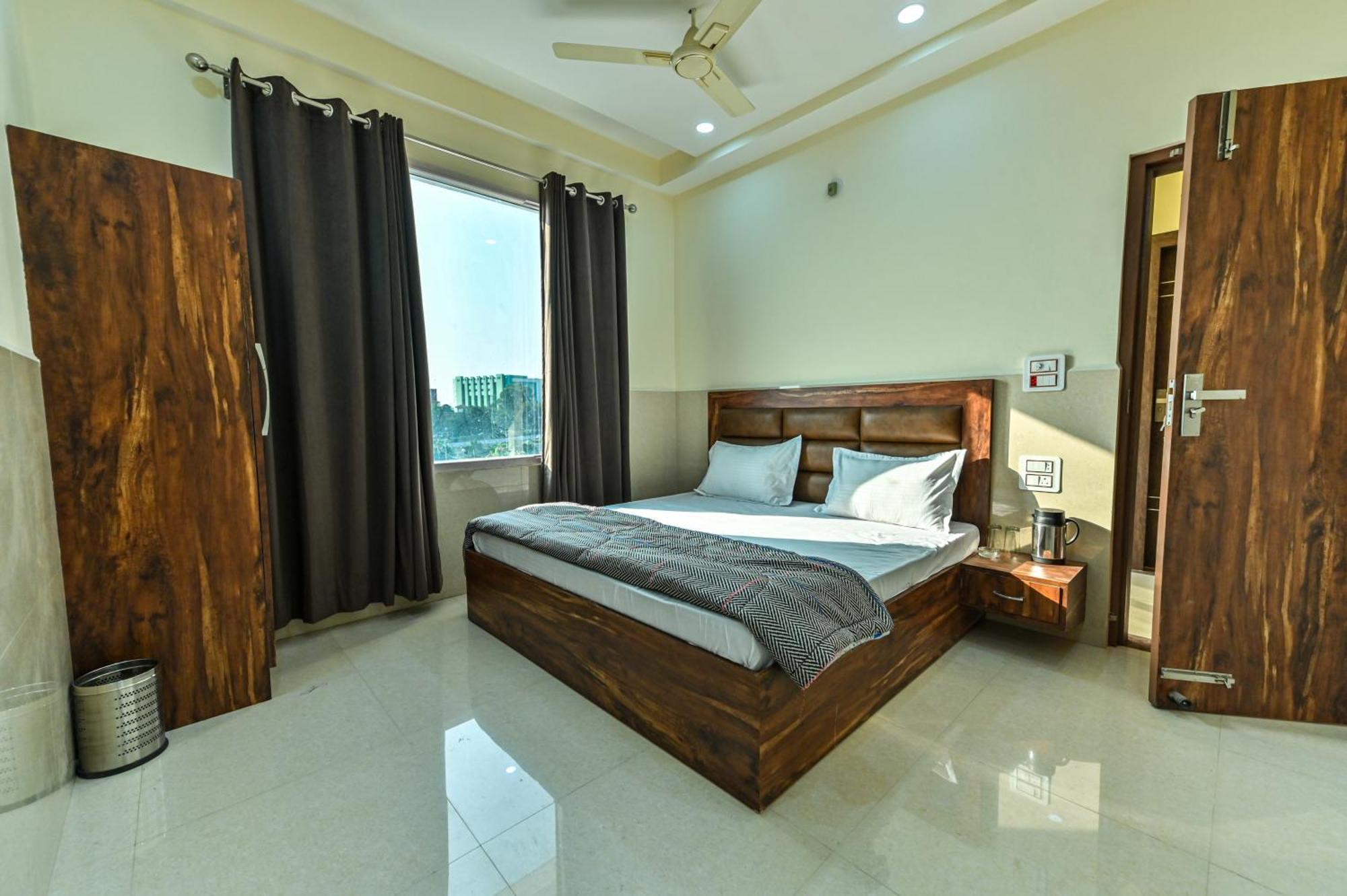 Royal Inn Jammu Buitenkant foto