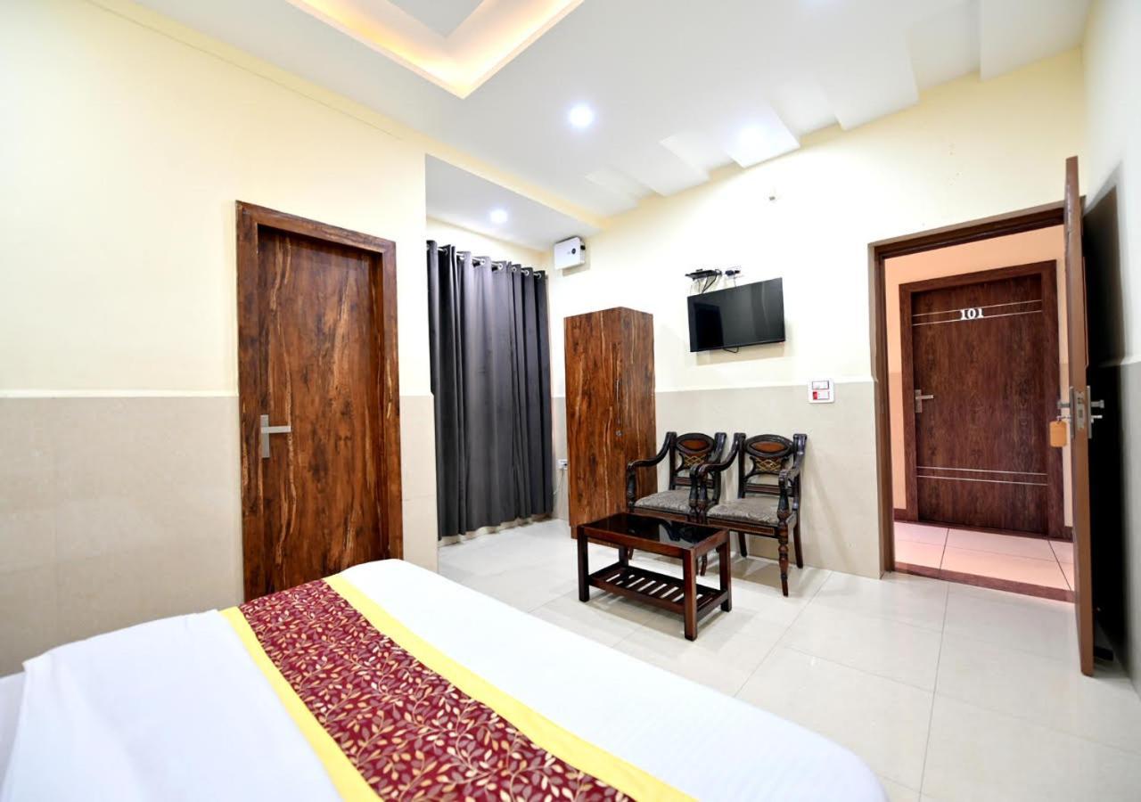 Royal Inn Jammu Buitenkant foto