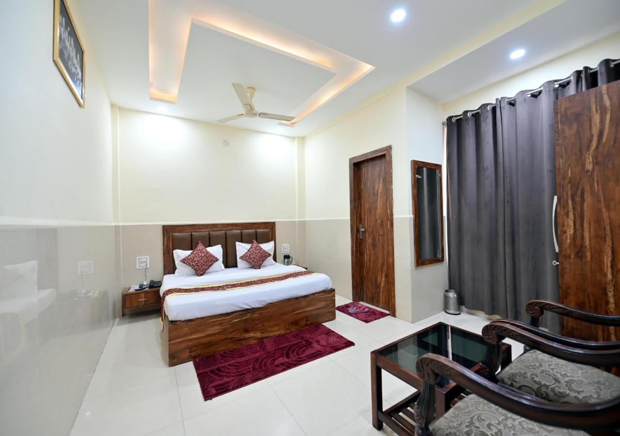 Royal Inn Jammu Buitenkant foto