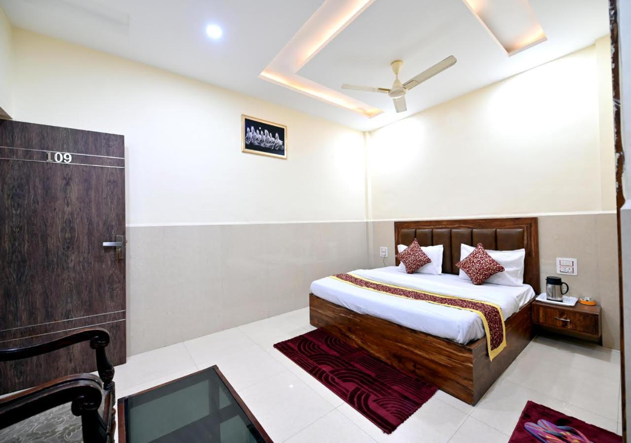 Royal Inn Jammu Buitenkant foto
