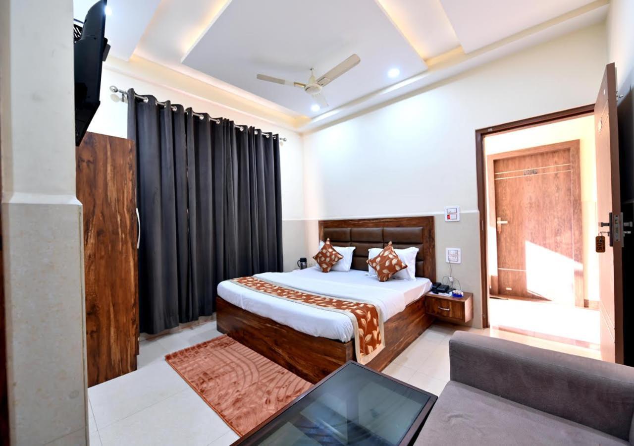 Royal Inn Jammu Buitenkant foto